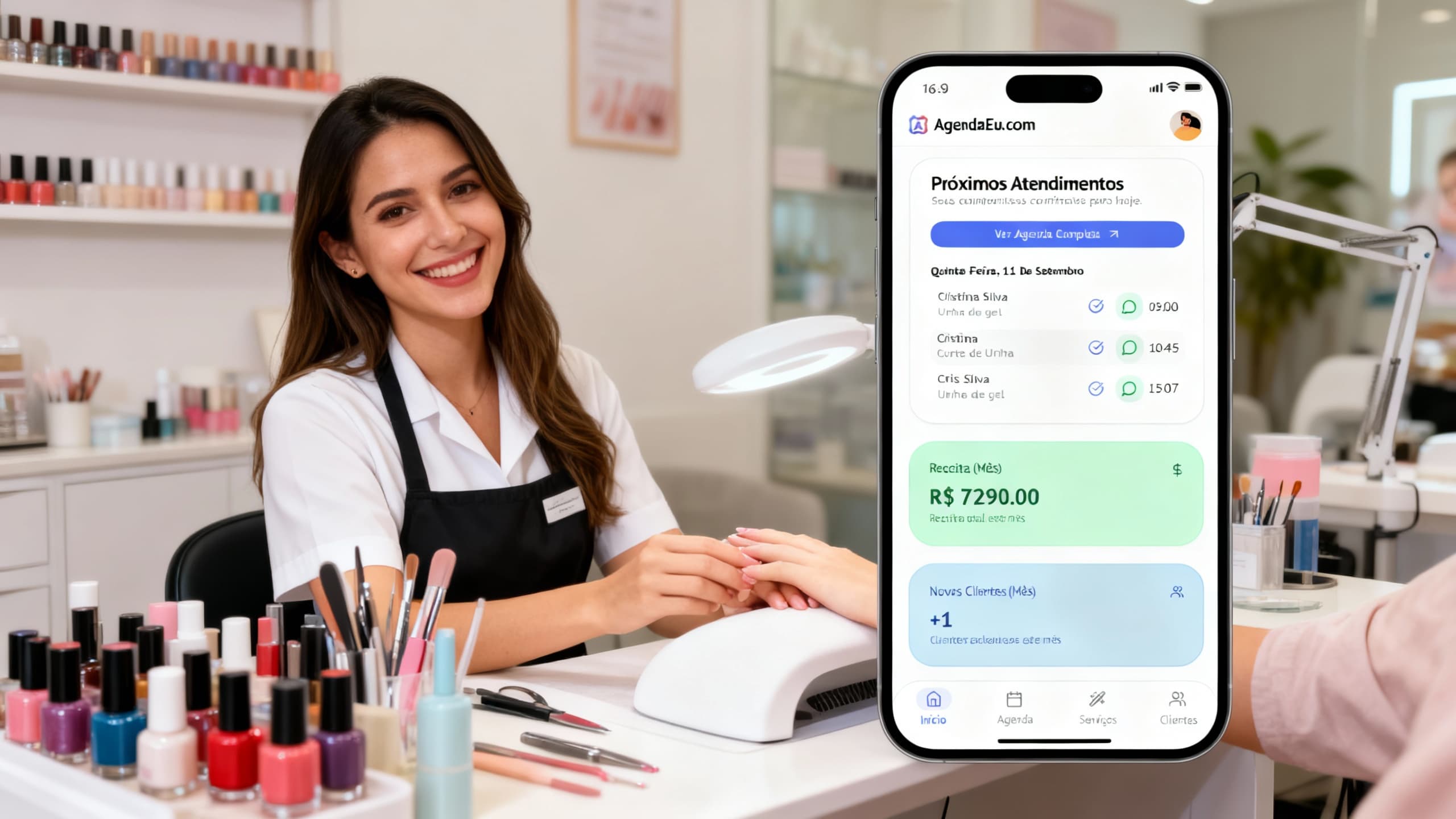 Mockup do aplicativo AgendaEu.com em um notebook e celular